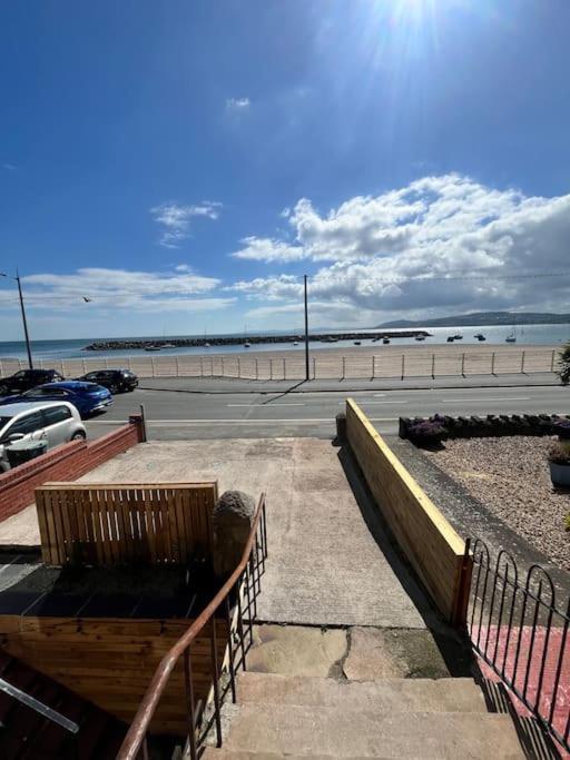 Rhôs-on-Sea Stunning 2 Bedroom Ground Floor Sea View Apartment מראה חיצוני תמונה