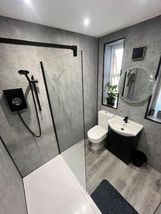 Rhôs-on-Sea Stunning 2 Bedroom Ground Floor Sea View Apartment מראה חיצוני תמונה