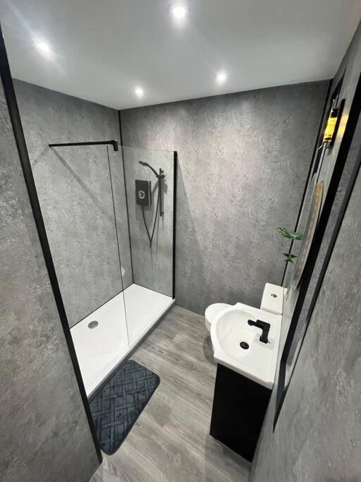 Rhôs-on-Sea Stunning 2 Bedroom Ground Floor Sea View Apartment מראה חיצוני תמונה