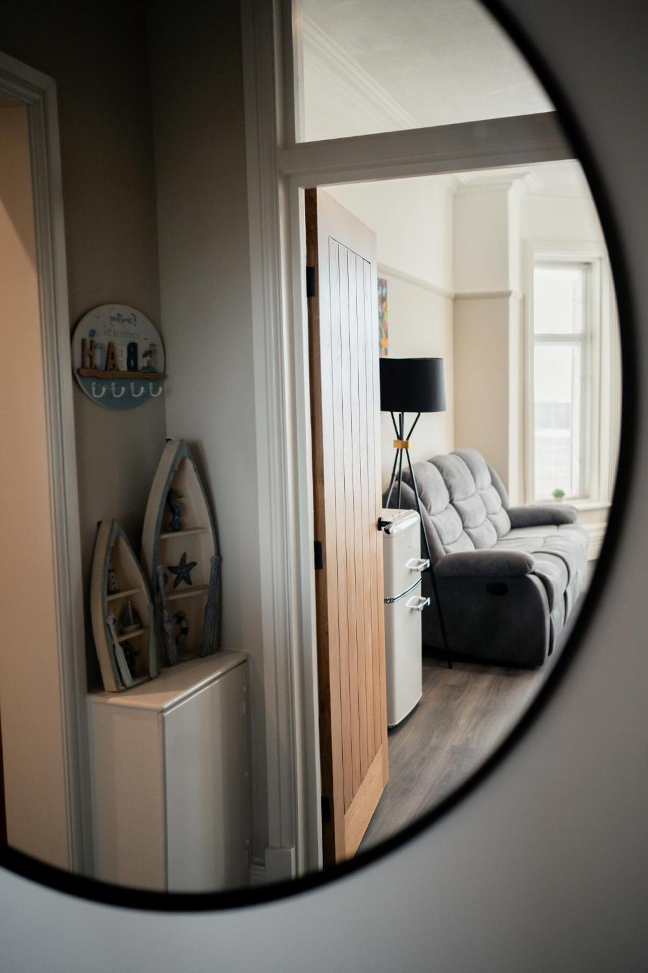Rhôs-on-Sea Stunning 2 Bedroom Ground Floor Sea View Apartment מראה חיצוני תמונה